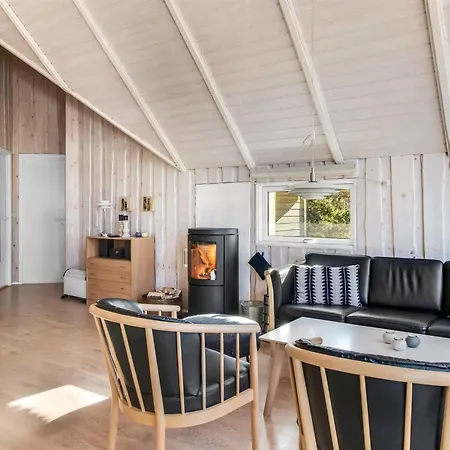 Almina - 1km From The Sea By Interhome *