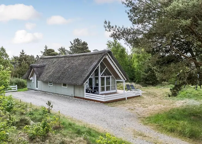 Almina - 1km From The Sea By Interhome