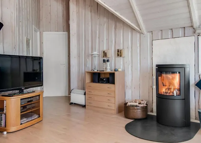 Almina - 1km From The Sea By Interhome