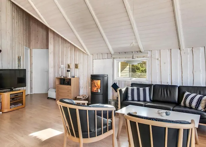 Almina - 1km From The Sea By Interhome